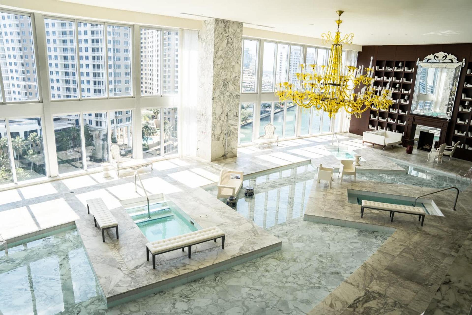 Mvr-water Views & Modern Luxury Apartment